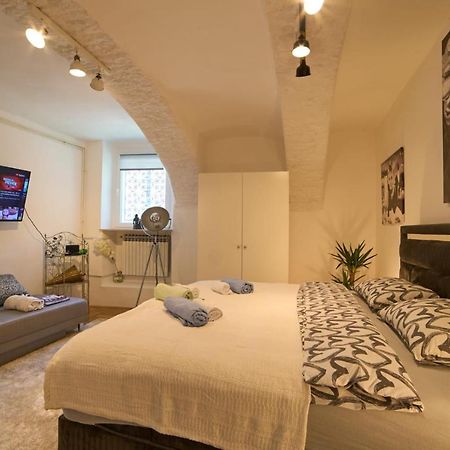 Downtown Secret Apartment Загреб Екстер'єр фото
